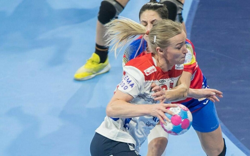 VANT: Norge vant kampen mot Spania. Håndball-jentene står likevel utenfor semifinalen. Stine Bredal Oftedal er skuffet.