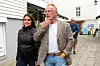 Mandal 20180810.
Per Sandberg sammen med hans norsk-iranske kjæreste Bahareh Letnes i Mandal sentrum fredag.
Foto: Espen Sand / NTB scanpix