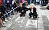 Haugesund 20160826.
Liv Ullmann og Jakob Oftebro avdekker sine autografer i Walk of Fame i Haraldsgate i Haugesund sentrum fredag ettermiddag.
Foto: Terje Bendiksby / NTB scanpix