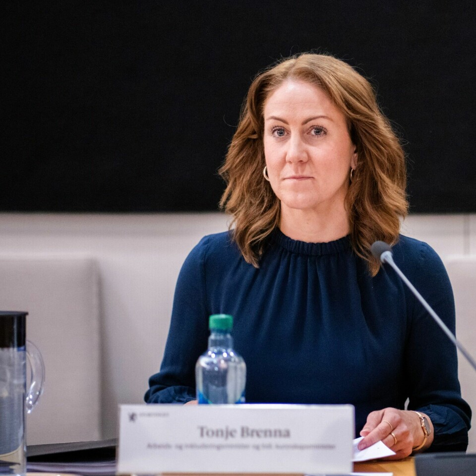 PENSJON: Tonje Brenna er arbeidsminister. Hun sier regjeringen vil endre aldergrensa for pensjon. Bildet viser arbeidsminister Tonje Brenna.