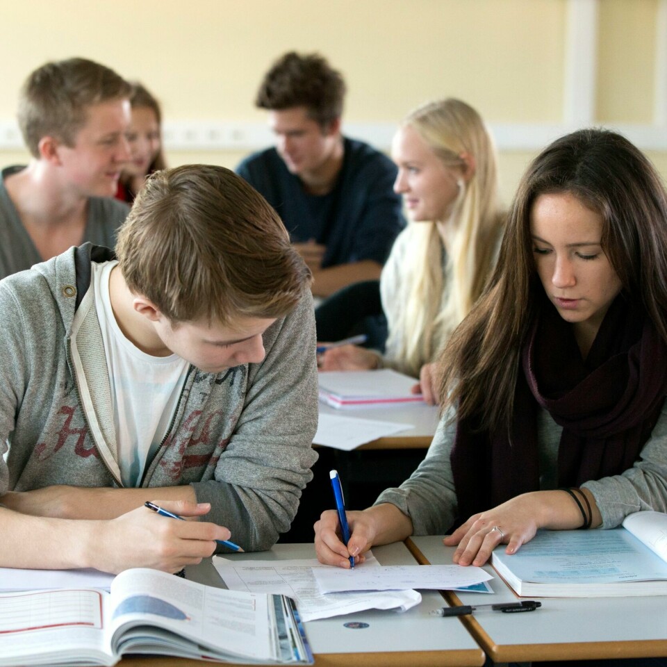 SKOLE: Eksperter mener at elever må gjøre mer praktisk arbeid. Årets 8.- og 9.-klassingar presterer dårlegare i rekning og lesing enn fjorårets kull på nasjonale prøver. Kjønnsforskjellane er også sterkare i år enn i fjor. Illustrasjonsfoto: Berit Roald / NTB/ NPK