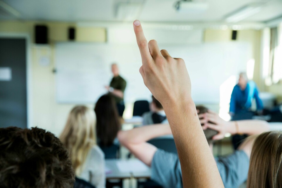 ELEVER: Norske elever gjør det dårligere i matte, naturfag og lesing enn i sist PISA-undersøkelse. Psykiske lidelser gir ofte ungdom dårlige skolekarakterer. Foto: Berit Roald / NTB