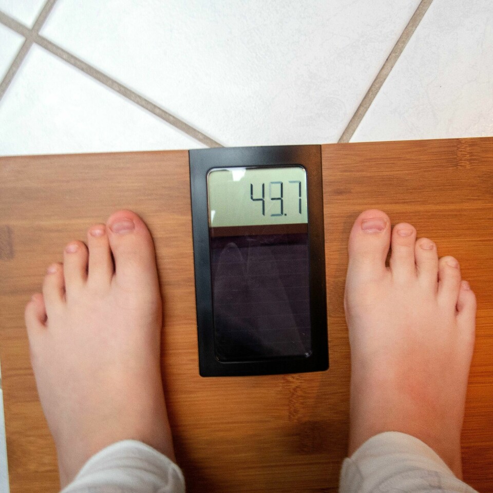 VEKT: Slankesprøyter testes nå på barn. Forsker tror legemiddelet kan bli et verktøy for å få bukt med fedme også i Norge. Men bare dersom legemiddelet godkjennes i USA og Europa. Å involvere familien i behandlingsopplegget for barn og unge med alvorlig fedme gir bedre resultater enn ordinær behandling. Illustrasjonsfoto: Gorm Kallestad / NTB