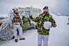 Oberstløytnant Stian Negaard Nilsen, bataljonssjef på luftvernbataljonen på Evenes, viser fram Nasams-systemet på en fjelltopp ved Evenes. Han sier det er et stort behov for mer luftvern.Foto: Stian Lysberg Solum / NTB