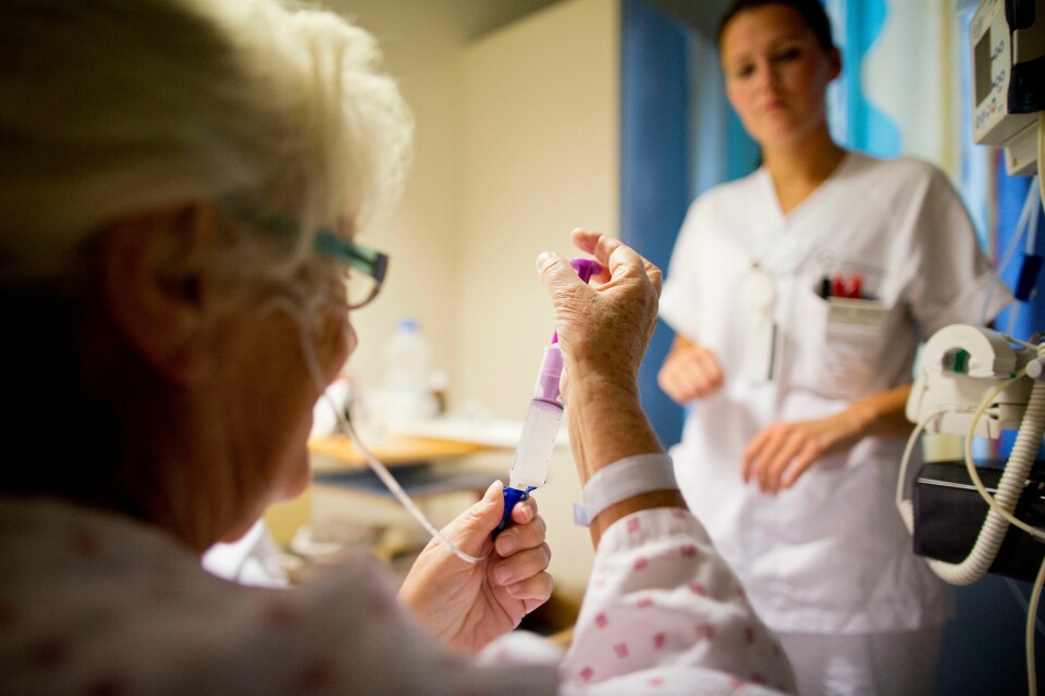 ENDRINGER I ARBEIDSMILJØLOVEN: Fra 1. januar begynner endringer i arbeidsmiljøloven å gjelde. Det gir deg som er i arbeid, flere rettigheter. Bildet viser en sykepleier i jobb.