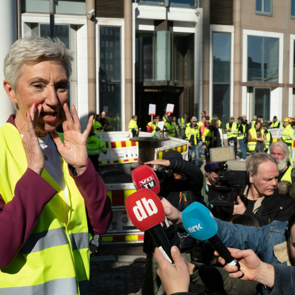 STREIK:LO-leder Peggy Hessen Følsvik møtte streikende bygnings- og anleggsarbeidere ved regeringskvartalet Oslo.Foto: Cornelius Poppe / NTB Foto: Cornelius Poppe / NTB
