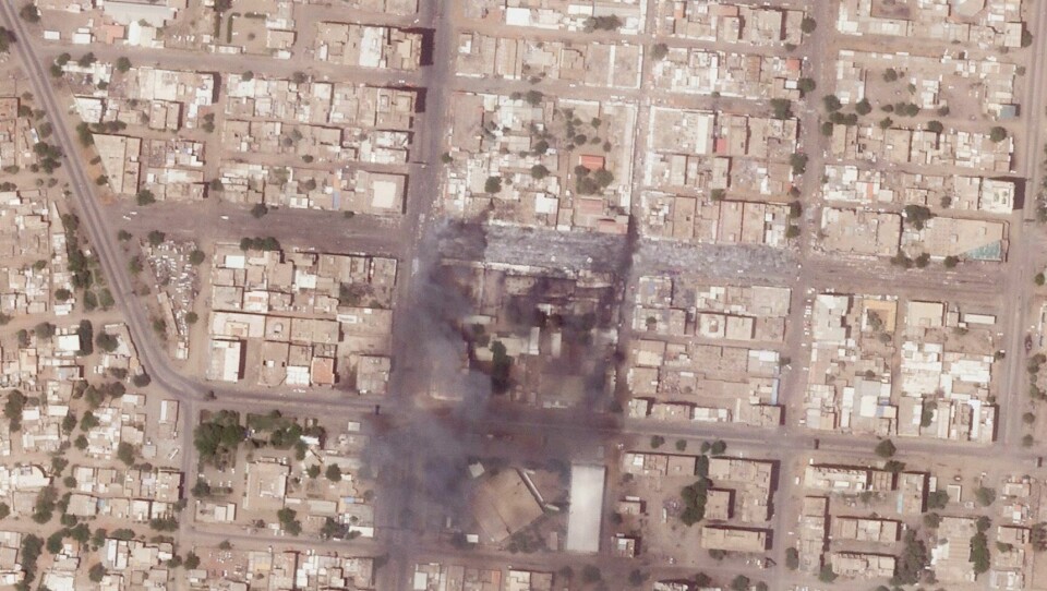 SUDAN: RSF og Sudans hær har kjempet mot hverandre i nesten en uke. Bildet viser et ødelagt marked i den nordlige delen av hovedstaden Khartoum tirsdag denne uken. Et satellittbilde viser ødeleggelser i den sudanske hovedstaden Khartoum. Onsdag ble det meldt om nye flyangrep. Foto: Planet Labs PBC via AP / NTB