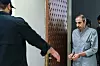 Svensk-iraneren Habib Chaab fotografert idet han ankommer rettssalen i Teheran. Lørdag ble han henrettet av iranske myndigheter. Foto: Koosha Mahshid Falahi / Mizan News Agency via AP / NTB