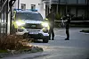 Politiet sperret av en privat adresse i Stjørdal hvor taktisk og teknisk etterforskning ble gjennomført etter et mistenkelig dødsfall i Stjørdal søndag kveld. En mann i 50-årene er siktet for drap. Foto: Joakim Halvorsen / NTB