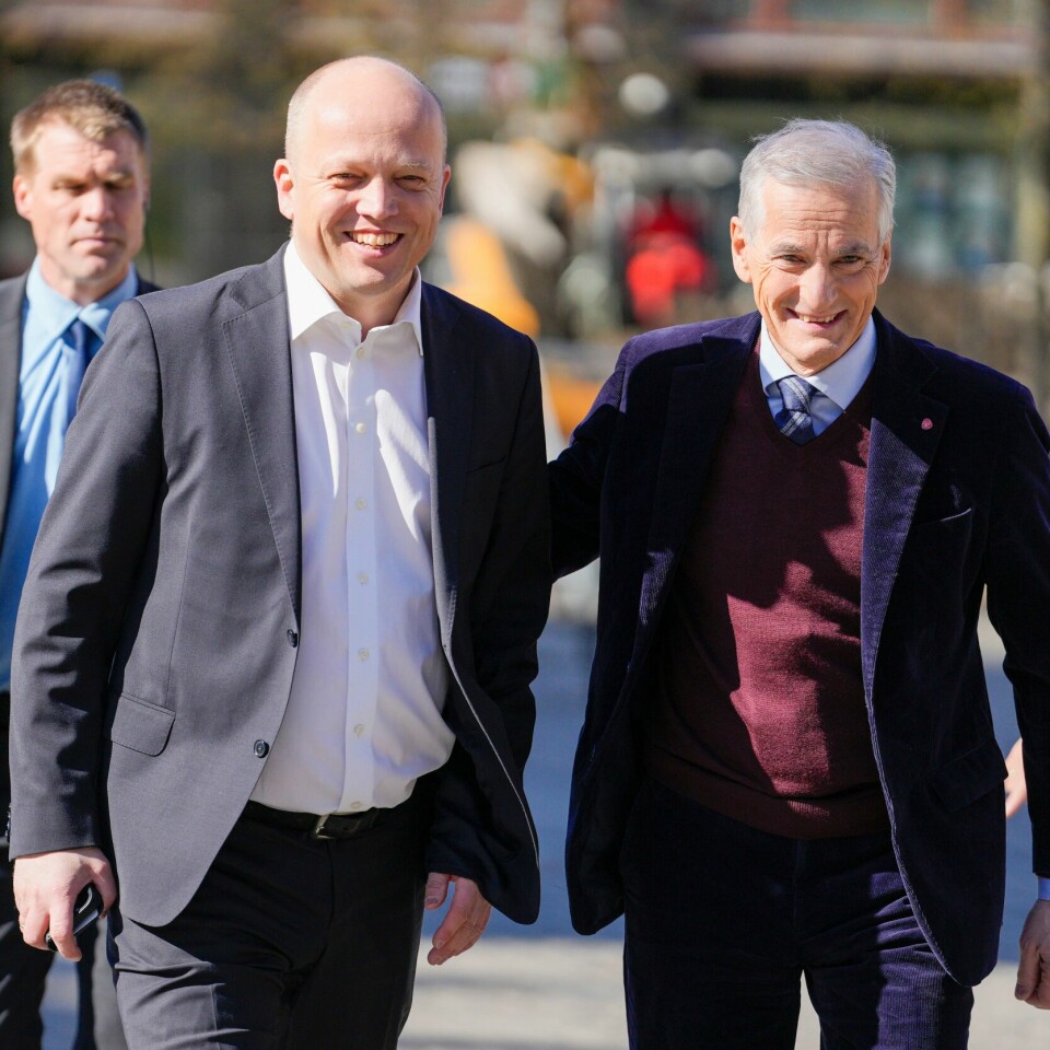 REGJERINGEN: Regjeringen gjør endringer i budsjettet for Norge. På bildet er statsminister Jonas Gahr Støre og finansminister Trygve Slagsvold Vedum (til venstre). Støre er fra Arbeiderpartiet, Vedum er fra Senterpartiet. Finansminister Trygve Slagsvold Vedum (Sp) varsler mer penger til det offentlige i revidert nasjonalbudsjett. Her sammen med statsminister Jonas Gahr Støre (Ap). Foto: Javad Parsa / NTB