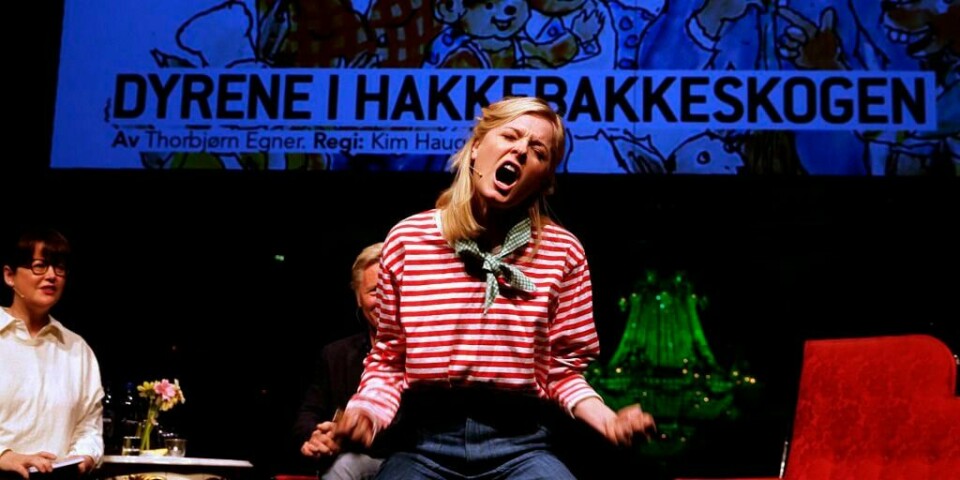 Marianne Hole er med i «Dyrene i Hakkebakkeskogen» som har premiere i oktober på Nationaltheateret. I bakgrunnen sitter Hanne Tøma, teatersjef på Nationaltheatret.