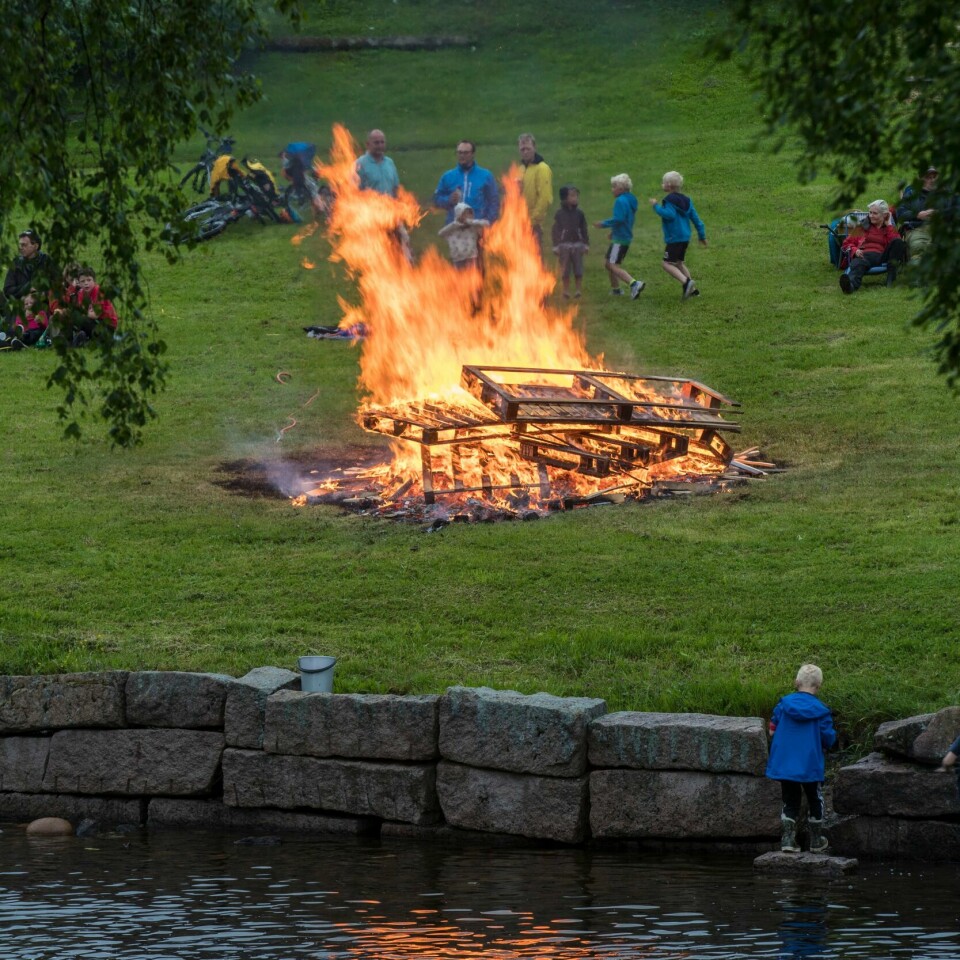 ILD: Det blir forbudt med sankthansbål i Oslo i år. Her fra Frysja i 2017. Det blir forbudt med sankthansbål i Oslo i år. Her fra Frysja i 2017. Foto: Vidar Ruud / NTB