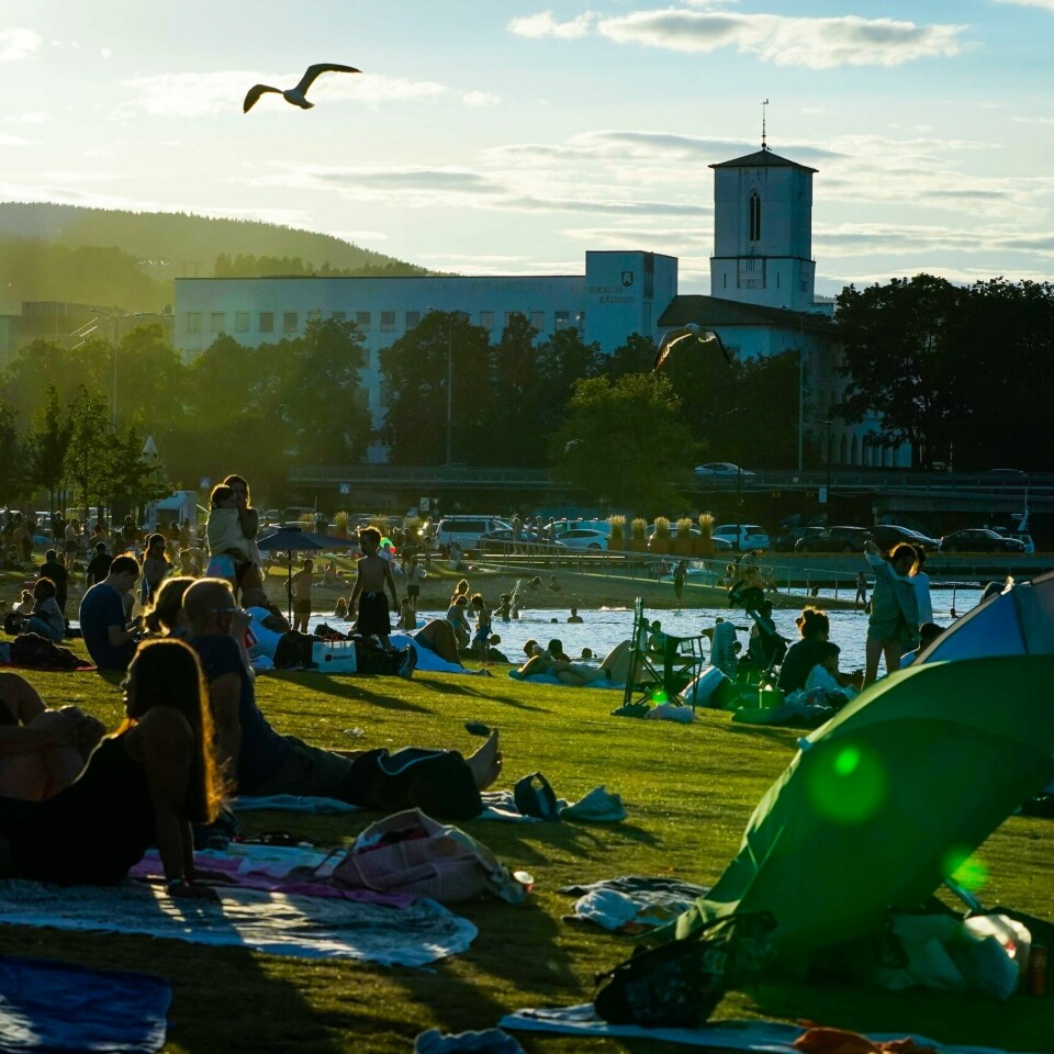 VÆRET: Sørlandet og Østlandet kan fortsette å nyte sommerlige temperaturer ut uka. Her fra Sandvika i Bærum. Det kan bli varme dager på Østlandet neste uke.Foto: Lise Åserud / NTB