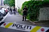 Politiet på stedet etter at en ansatt på en institusjon på Ila i Oslo ble knivstukket søndag kveld. Foto: Terje Pedersen / NTB