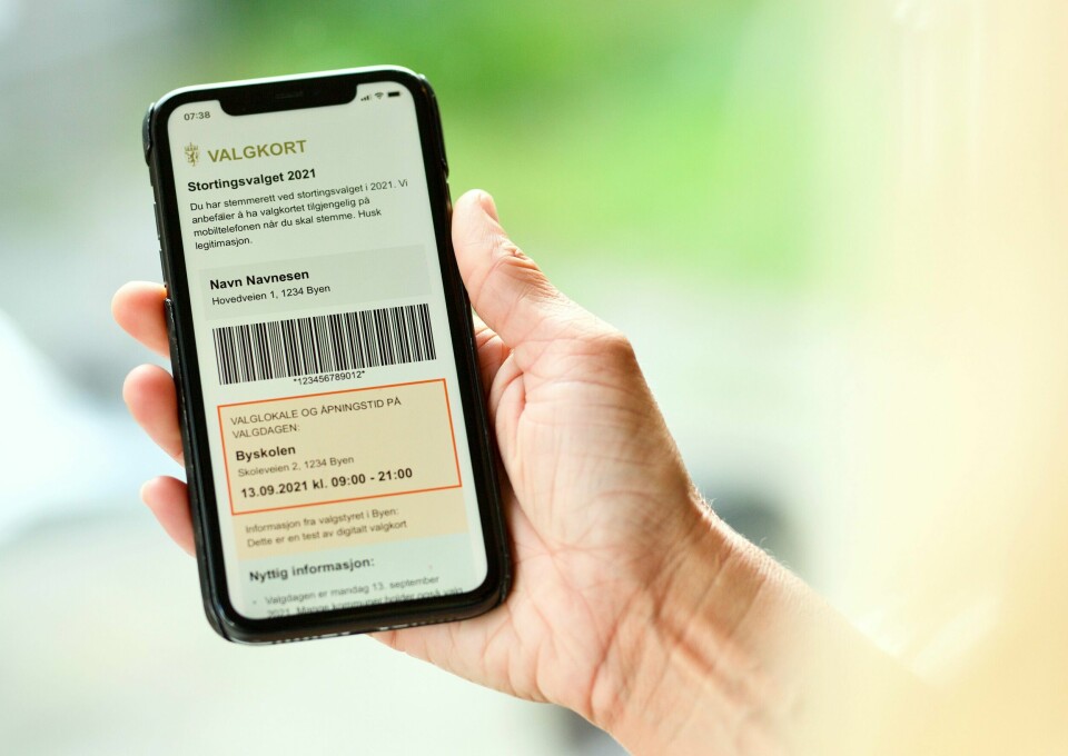 VALGKORT: Valgkortet får du enten digitalt eller som papir i postkassen. Du kan stemme uten valgkort, men det sparer deg for tid. Slik så valgkortet ut til stortingsvalget i 2021. Fleire grupper i samfunnet står i fare for å falle utanfor fordi dei ikkje har ferdigheitene som skal til for å bruke digitale løysingar, som nettbank, bestillingar, billettar, valkort og søknadsskjema. Illustrasjonsfoto: Valdirektoratet / NTB / NPK