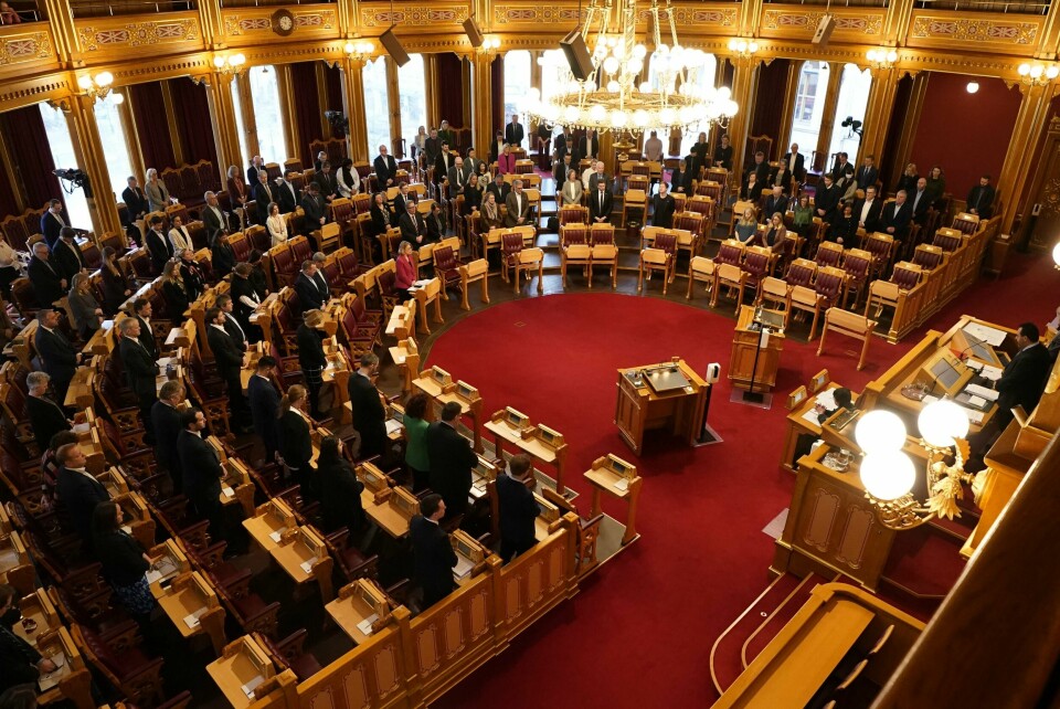 DEMOKRATI: Norge er et demokratisk land. Det vil si at folket er med og bestemmer. Folket bestemmer hvem som skal sitte på Stortinget, for eksempel. Bildet viser stortingssalen.