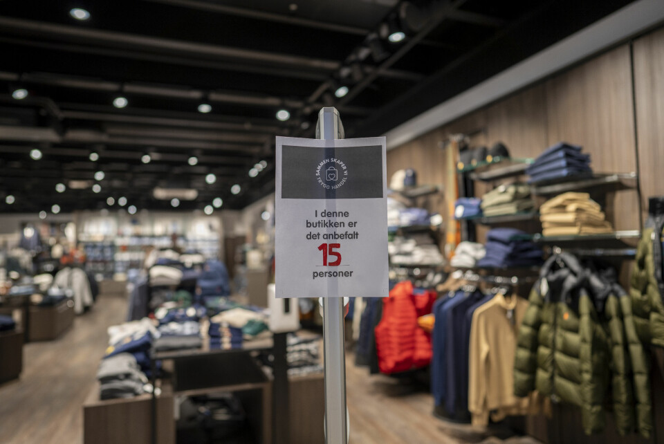 JULEHANDEL: Mange har vært ute og handlet i juleferien. Hvor mye smitte det har medført, gjenstår å se. Det er registrert 633 nye koronasmittede i Oslo siste døgn. Det er 17 færre enn lørdag. Bjerke bydel har høyest smittetrykk, Nordre Aker lavest.Foto: Heiko Junge / NTB