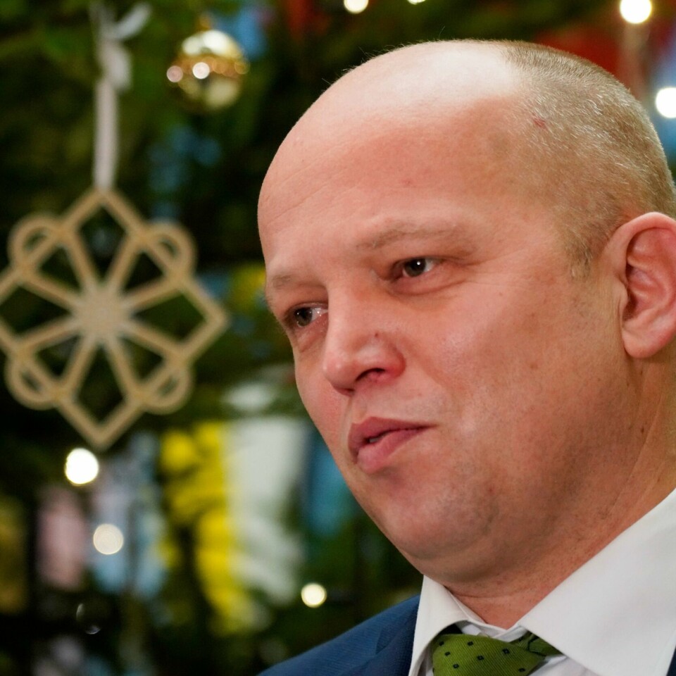 STOPP: Finansminister Trygve Slagsvold Vedum ønsker å oppjhve felles skjenkestopp for hele landet. Foto: Finansminister Trygve Slagsvold Vedum (Sp) sier at det ikke vil bli gitt konsesjon til en tredje strømkabel fra Norge til utlandet. Foto: Terje Bendiksby / NTB