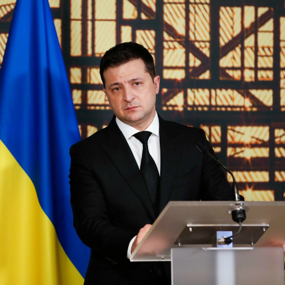 PRESIDENT: Volodymyr Zelenskyj har blitt lovet støtte fra EU og USA hvis Russland velger å invadere landet. Ukrainas president Volodymyr Zelenskyj. Foto: Johanna Geron / AP / NTB