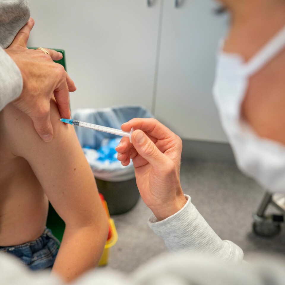 BARN: Helse-departementet anbefaler vaksinen til de mellom 12 og 15 år. Nå kan også de som er enda yngre få den. Ei sending med vaksinar med barnedose mot covid-19 er no framme i Norge. Vaksinen skal gå til barn med alvorleg grunnsykdom. Arkivfoto: Heiko Junge / NTB / NPK