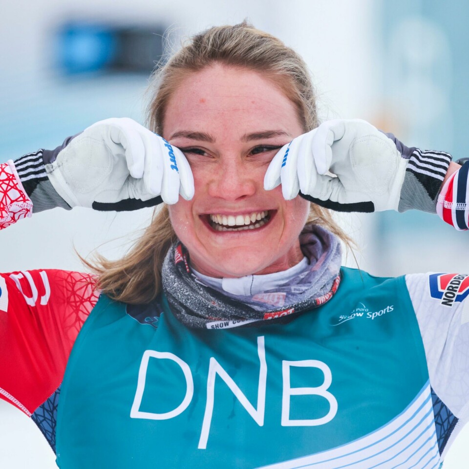 FORNØYD: Birgit Skarstein var fornøyd etter å bli nummer fem på 15 kilometer. Hun har aldri gått distansen før. Birgit Skarstein etter 5.-plassen på 15 km langrenn for sittende under VM i snøsport for parautøvere på Birkebeineren Skistadion tirsdag. Foto: Geir Olsen / NTB.