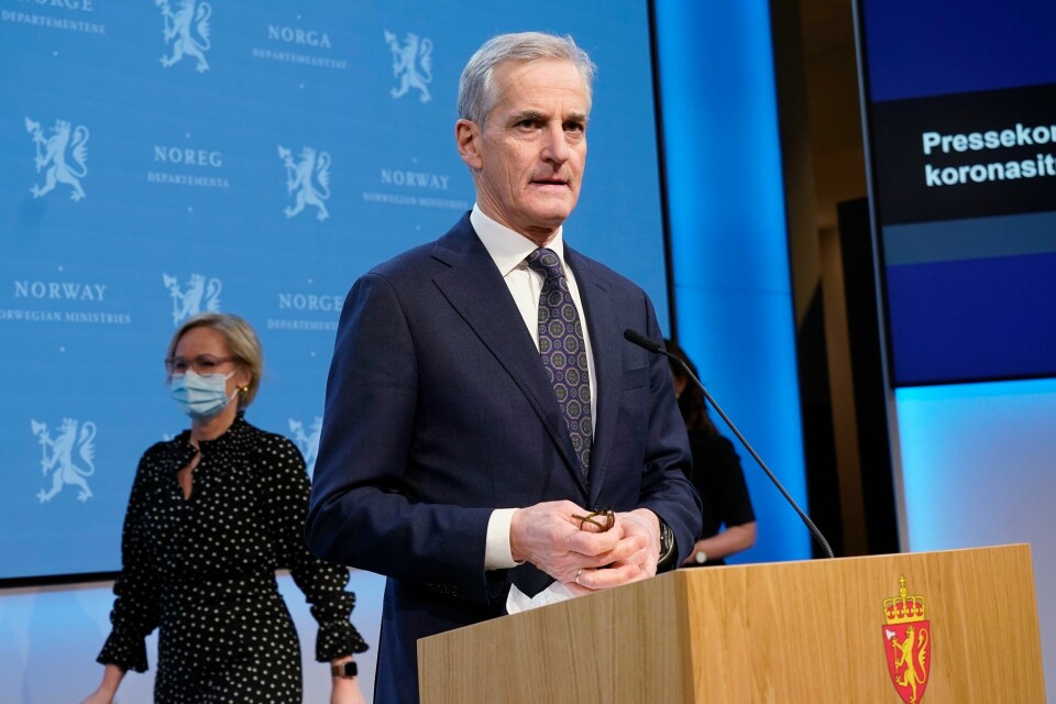 STATSMINISTER: Det blir mindre strengt framover. Det sa statsminister Jonas Gahr Støre torsdag. Bildet viser statsminister Jonas Gahr Støre på en pressekonferanse. Foto: Terje Bendiksby / NTB