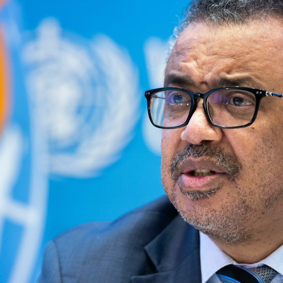 VENT: Tedros Adhanom Ghebreyesus i WHO sier land bør vente med å si at kampen mot korona er vunnet. Bildet er av WHOs generalsekretær Tedros Adhanom Ghebreyesus. Foto: Salvatore Di Nolfi / Keystone AP / NTB