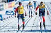 Johannes Høsflot Klæbo (t.h.) vinner foran Erik Valnes i finalen på lørdagens klassiske sprint i Tour de Ski i Oberstdorf. Foto: Terje Pedersen / NTB