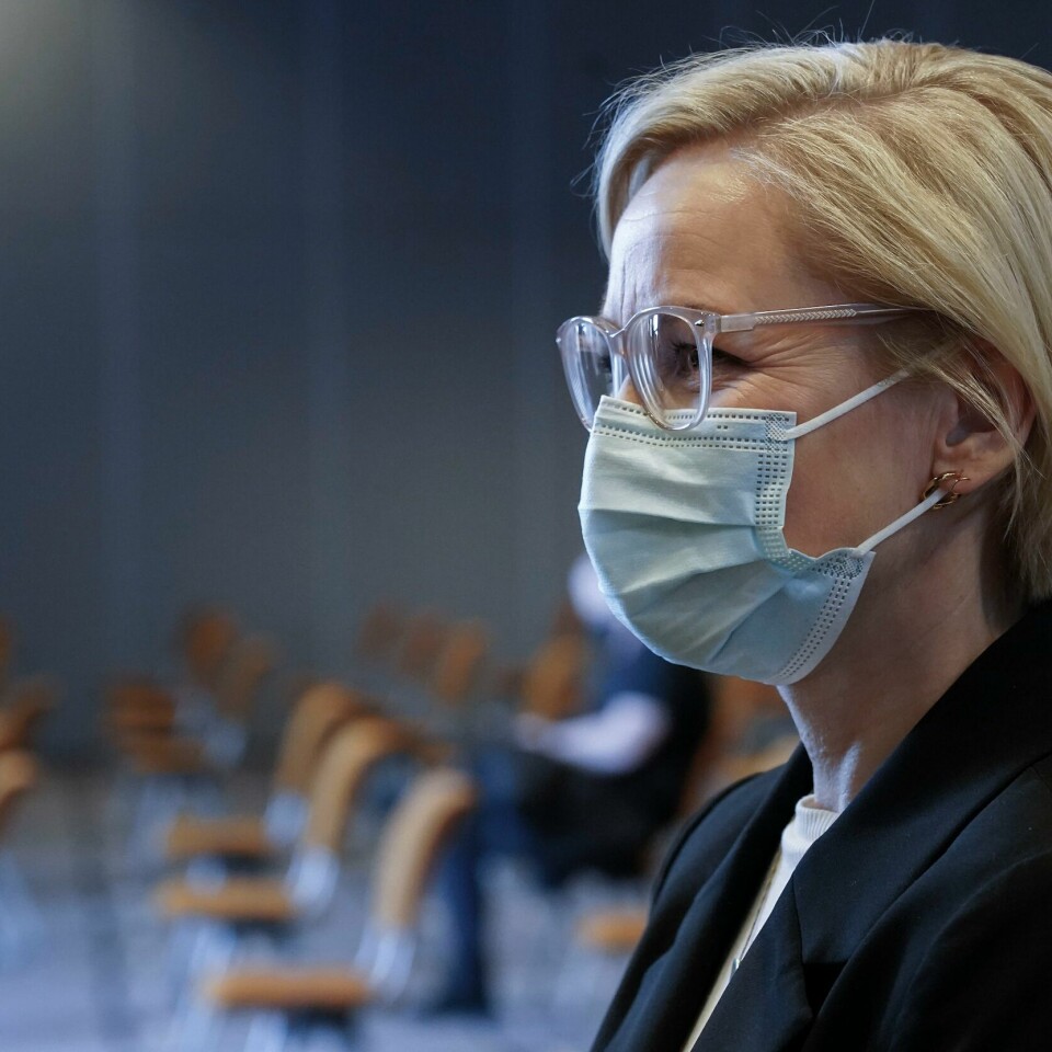 LOVER: Regjeringen og Ingvild Kjerkol lover mindre strenge regler. Helse- og omsorgsminister Ingvild Kjerkol (Ap) har svart Stortingets kontrollkomité om rødt nivå på videregående skoler. Foto: Terje Bendiksby / NTB