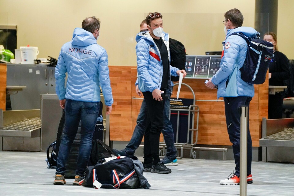 KORONA: En rekke norske OL-utøvere reiste til Beijing mandag. En rekke norske OL-utøvere reiste til Beijing i charterfly mandag.Foto: Terje Pedersen / NTB