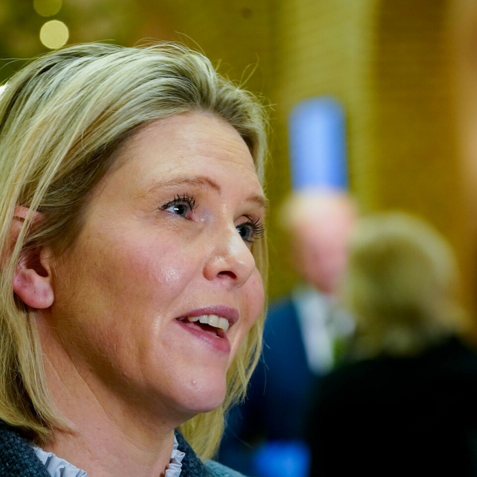 KRITISK: Frp-leder Sylvi Listhaug er kritisk til måten Jens Stoltenberg fikk jobben som sentralbanksjef. Flere partier vil ha svar om saken. Frp-leder Sylvi Listhaug vil ettergå kommunikasjonen mellom EØS-tilsynet Esa og Finansdepartementet om lønnsstøtteordningen. Foto: Terje Bendiksby / NTB