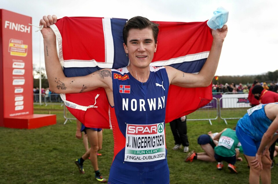 REKORD: Jakob Ingebrigtsen løp 1.500 meter innendørs i Lievin torsdag. Der tok han rekord. Jakob Ingebrigtsen vant utøvernes pris på Idrettsgallaen. Her fra da han vant EM i terrengløp i november.Foto: Niall Carson / PA / NTB