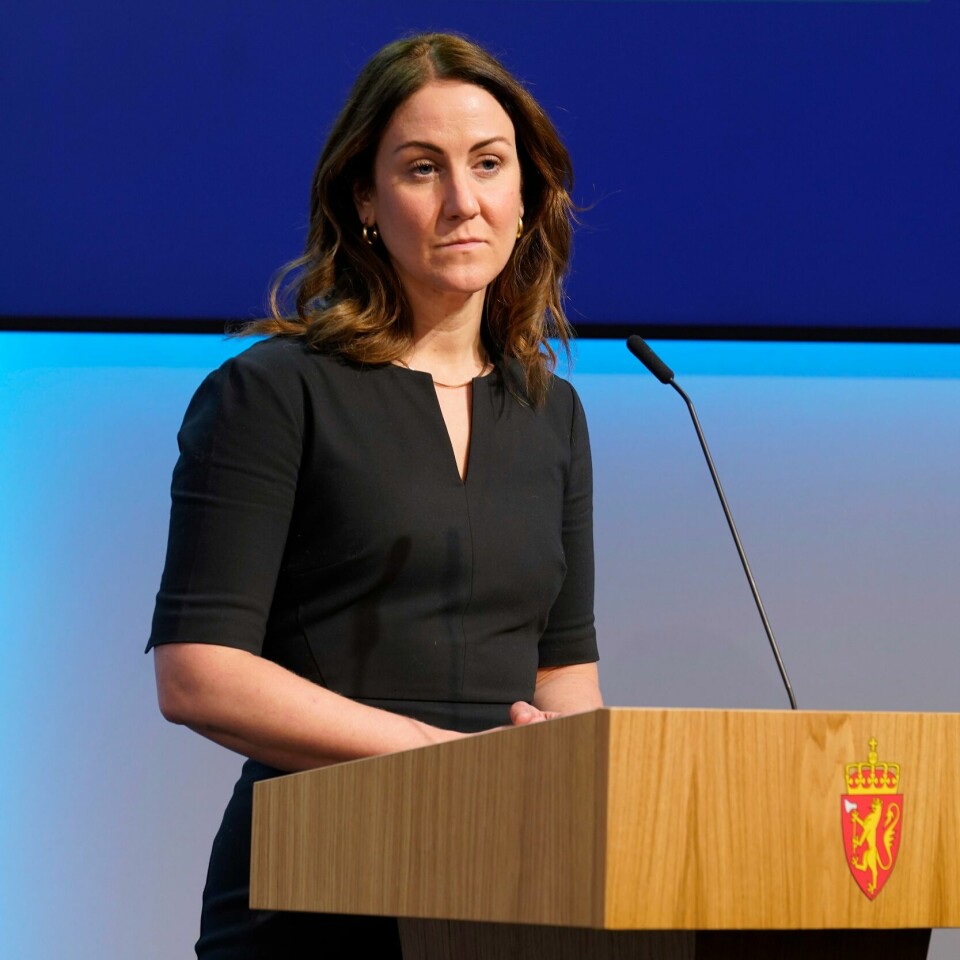 AVLYSER: Eksamen for grunnskole og videregående skole blir avlyst til våren. Det sier kunnskapsminister Tonje Brenna. Bildet viser kunnskapsminister Tonje Brenna under en pressekonferanse.
