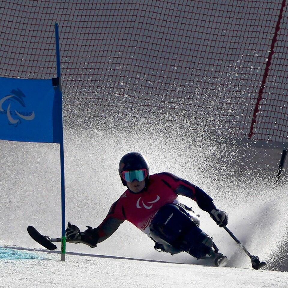 ALPINT: Jesper Saltvik Pedersen var mye bedre enn de andre på torsdagens konkurranse. Jesper Saltvik Pedersen var overlegen i storslalåmkonkurransen i Paralympics. Foto: Andy Wong / AP / NTB
