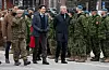Natos generalsekretær Jens Stoltenberg besøkte tirsdag Adazi-basen i Latvia, sammen med Canadas statsminister Justin Trudeau og Spanias statsminister Pedero Sanchez. Foto: AP / NTB
