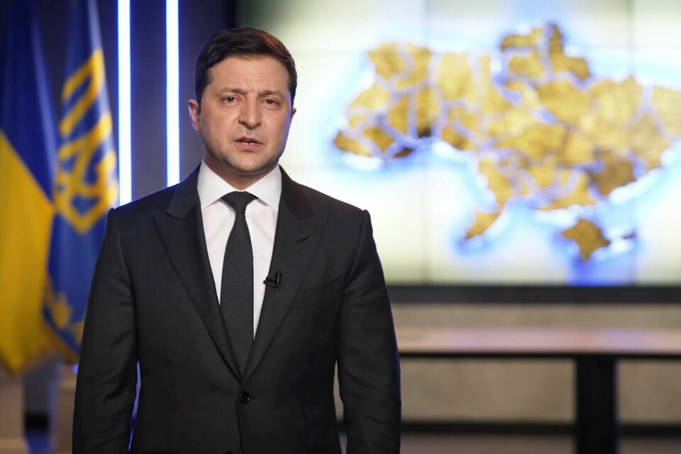 STØTTE: Ukrainas president Volodomyr Zelenskyj ber verden om militær hjelp mot Russland. Ukrainas president Volodymyr Zelenskyj. Foto: Ukrainian Presidential Press Office via AP / NTB