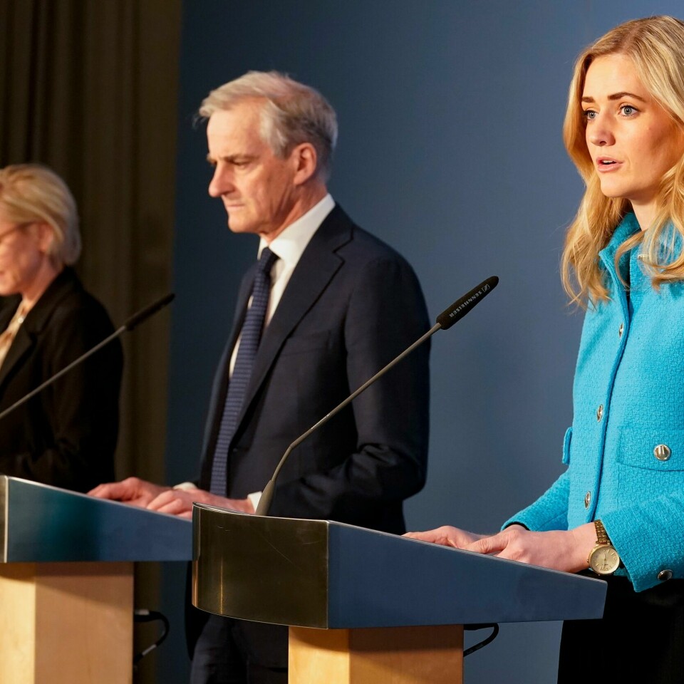 TAR IMOT: Regjeringen vil hente flyktninger til Norge. På bildet er statsminister Jonas Gahr Støre, helse- og omsorgsminister Ingvild Kjerkol (til venstre) og justis- og beredskapsminister Emilie Enger Mehl. Statsminister Jonas Gahr Støre (Ap), helse- og omsorgsminister Ingvild Kjerkol (Ap) og justis- og beredskapsminister Emilie Enger Mehl (Sp) på regjeringens pressekonferanse om flyktninger fra Ukraina.Foto: Terje Bendiksby / NTB