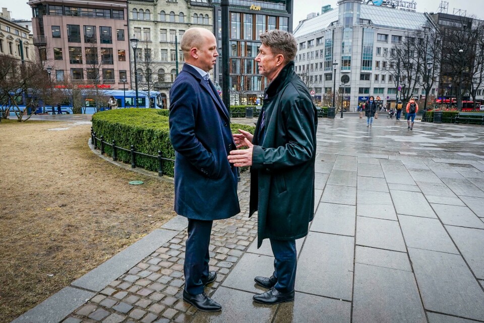 STØTTE: Finansminister Trygve Slagsvold Vedum og olje- og energiminister Terje Lien Aasland er enige. De vil forlenge strømstøtten for husholdninger med ett år. Ordningen gjelder ut mars 2023. Foto: Lise Åserud / NTB Finansminister Trygve Slagsvold Vedum og olje- og energiminister Terje Lien Aasland er enige om å forlenge strømstøtten for husholdninger med ett år, slik at ordningen gjelder ut mars 2023. Foto: Lise Åserud / NTB