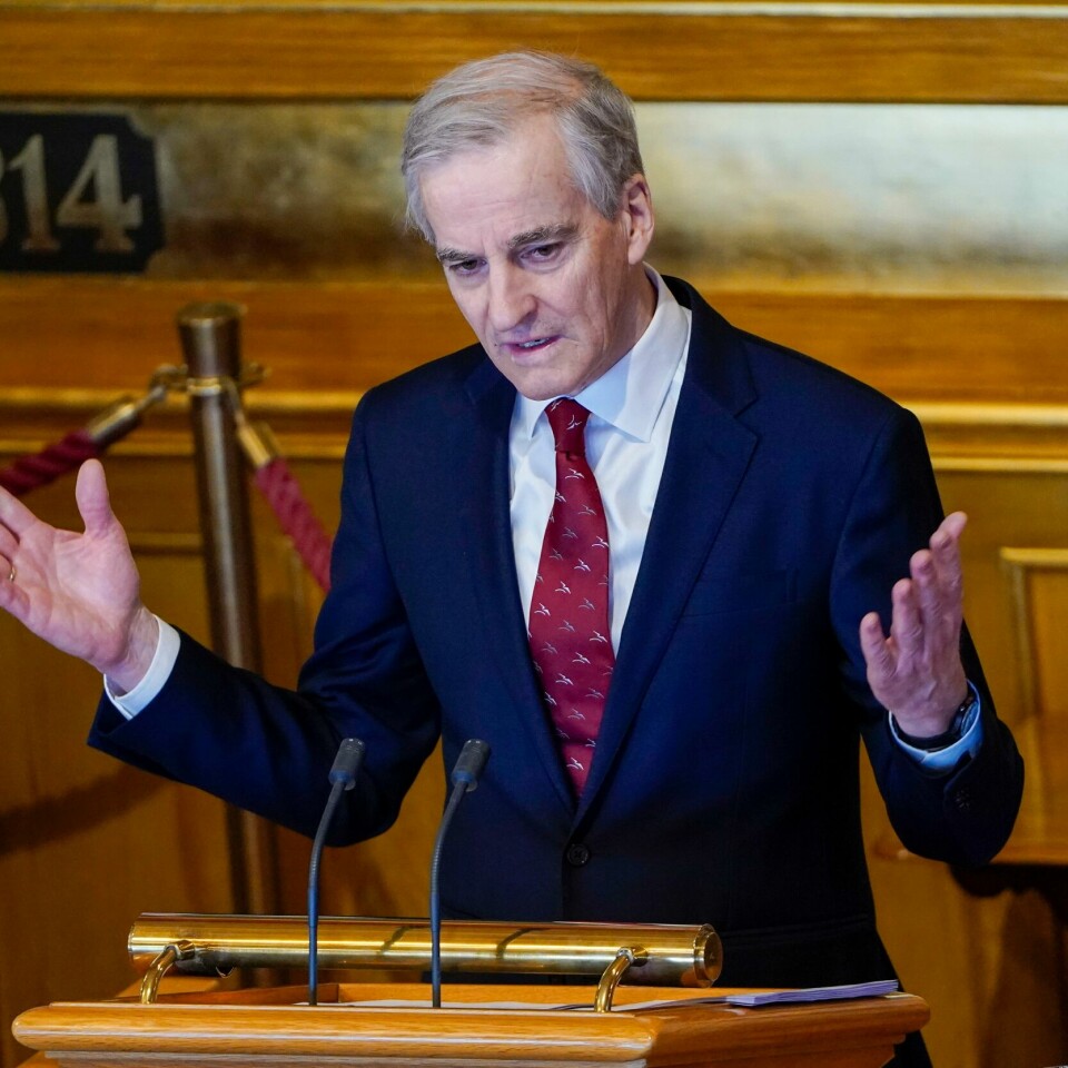PLAN: Statsminister Jonas Gahr Støre delte sine planer for følgene av krigen i Ukraina. Det gjorde han i Stortinget. Bildet er av statsminister Jonas Gahr Støre. Han står på en talerstol i Stortinget. Han har på dress og gestikulerer med begge hendene.Foto: Håkon Mosvold Larsen / NTB