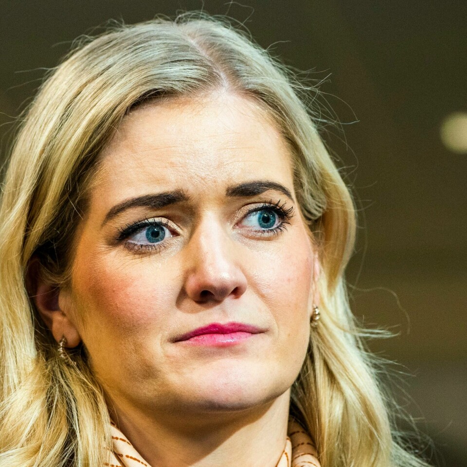 MØTE: Emilie Enger Mehl har bedt om et møte med de som lager pass og nasjonale ID-kort i Norge. Hun vil vite hva de vil gjøre med at problemene de sliter med. Bildet er av justisminister Emilie Enger Mehl. Bildet er fra skuldrene og opp. Hun har lyst hår.Foto: Håkon Mosvold Larsen / NTB