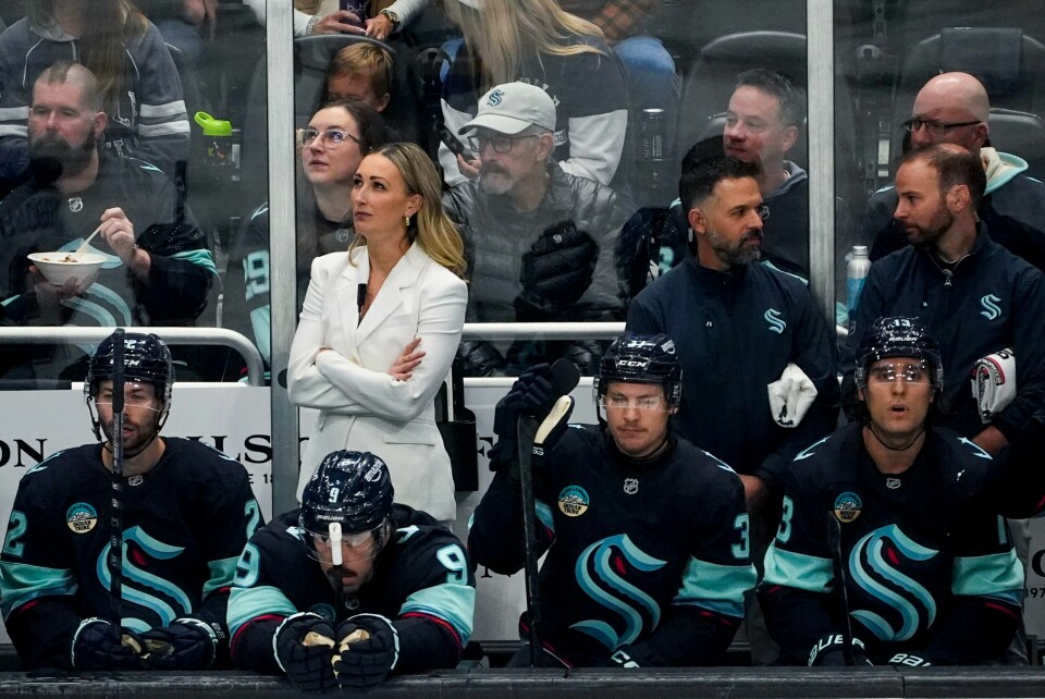 HISTORIE: Jessica Campbell er tidenes første kvinnelige NHL-trener. Jessica Campbell er tidenes første kvinnelige NHL-trener. Foto: Lindsey Wasson / AP Photo / NTB.