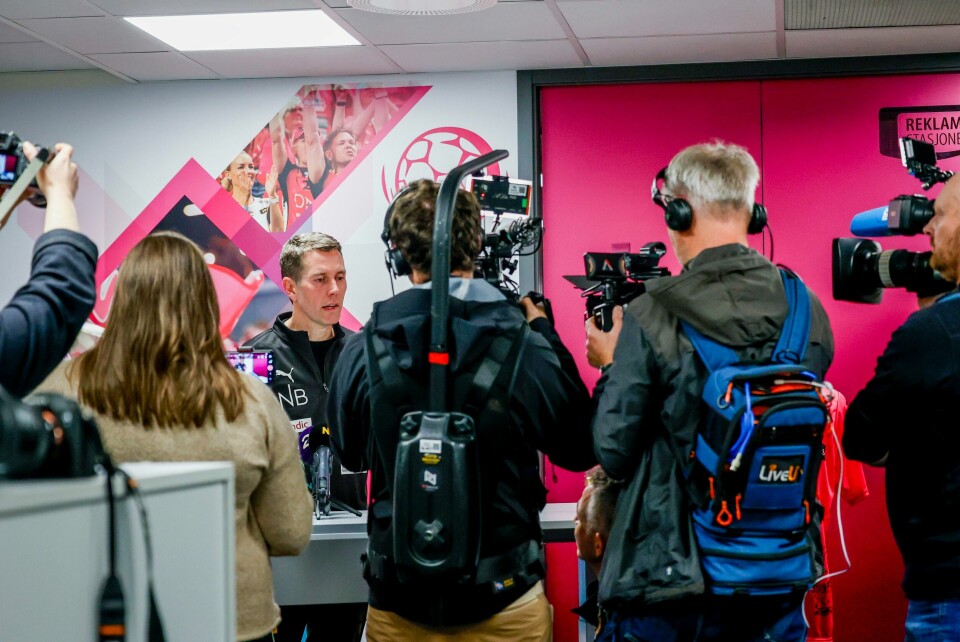 HÅNDBALL: Styreleder Peter Gitmark møter pressen etter styremøtet med håndballklubben Vipers i Kristiansand. Bildet viser styreleder Peter Gitmark under et av sine mange pressemøter den siste uken.