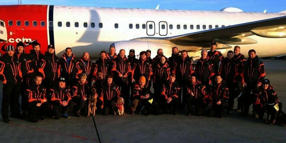 VENTER: Et norsk team håper å komme inn i Nepal onsdag morgen. De har med seg hunder som kan søke etter folk i ruinene etter jordskjelvet. De frakter også 15 tonn redningsutstyr.