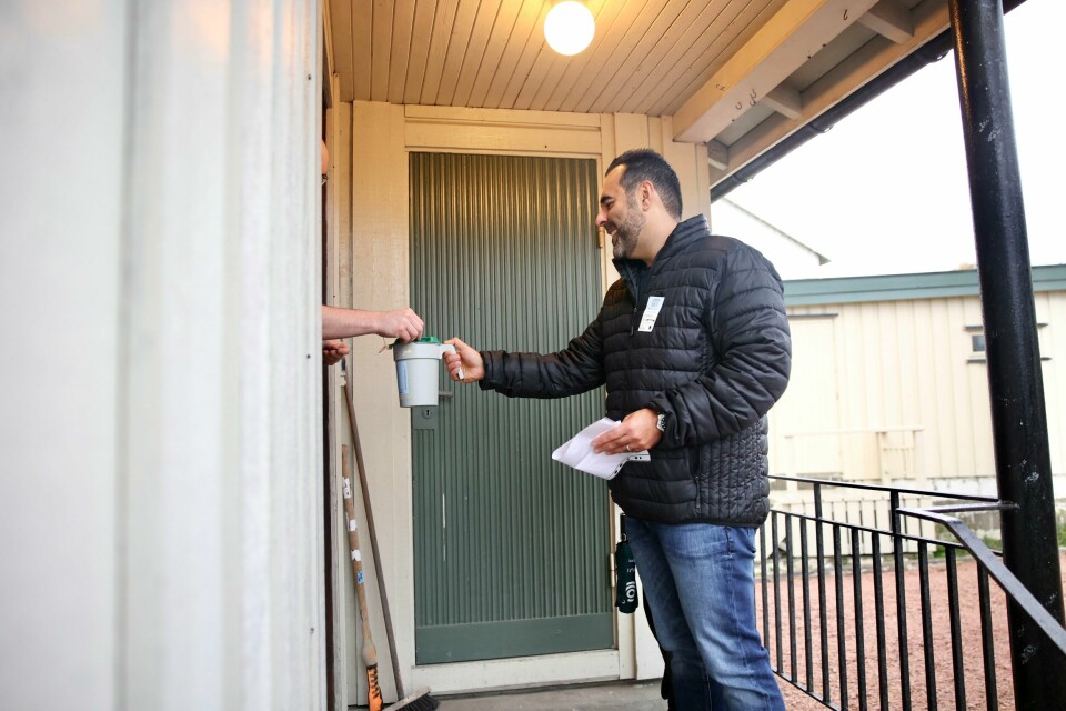 TV-AKSJONEN: Stortingspresident Masud Gharahkhani var bøssebærer for TV-aksjonen. Han gikk sammen med sønnen sin i området Åssiden i Drammen. Bildet viser stortingspresident Masud Gharahkhani som var bøssebærer for TV-aksjonen søndag. Foto: Sigbjørn P. Kiserud / Stortinget/ handout / NTB / NPK