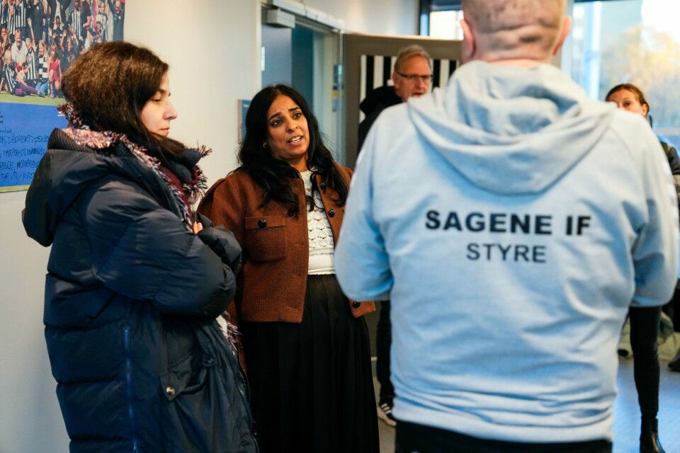 POLITIKK: Kultur- og likestillingsminister Lubna Jaffery besøkte Sagene IF. Også idrettspresident Zaineb Al-Samarai (til venstre) var til stede. Kultur- og likestillingsminister Lubna Jaffery (Ap) besøkte Sagene IF. Også idrettspresident Zaineb Al-Samarai var til stede.Foto: Beate Oma Dahle / NTB