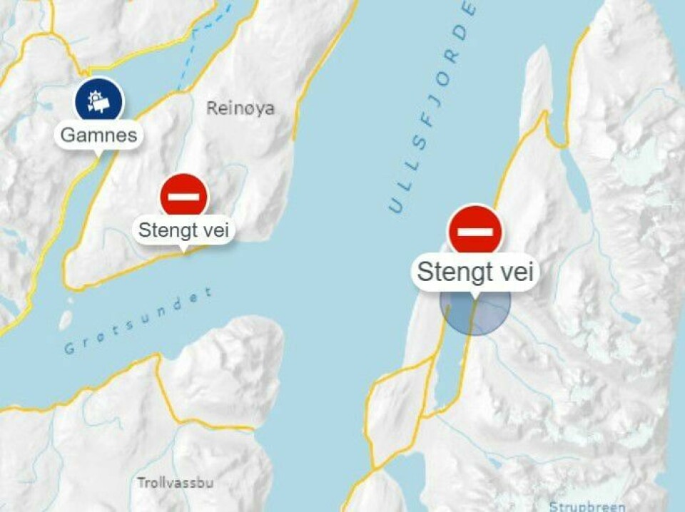 FLOM: Mye regn skaper problemer på flere veier i nord. I Lyngen kommune er folk isolert på grunn av stengt vei. Skjermdump fra Vegtrafikksentralen. Kart over stengte veier i nord.