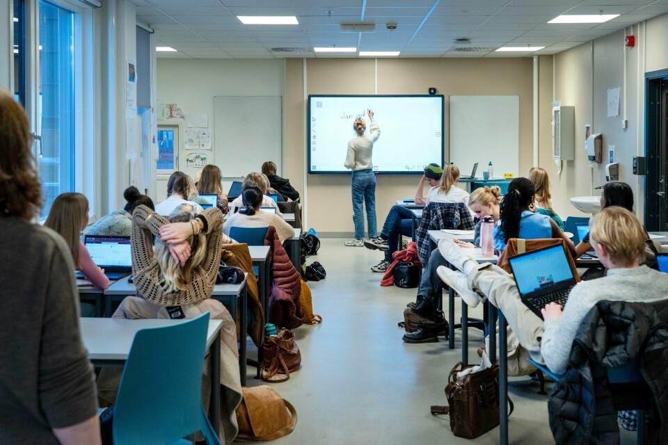 FRAVÆRSREGLER: Fra neste skoleår må elever i videregående skole følge nye regler om fravær. Noreg er blant landa der elevane brukar digital teknologi mest i skulefaga. Foto: Gorm Kallestad / NTB / NPK