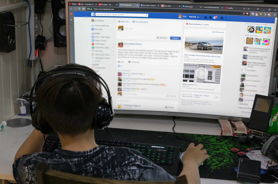 SOSIALE MEDIER: Er du under 15 år, vil regjeringen holde deg unna sosiale medier. Illustrasjonsfoto. Illustrasjonsfoto: Gorm Kallestad / NTB