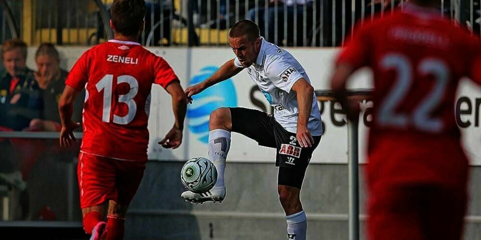 VIDERE: Bildet viser Odds Espen Ruud i kvalikkampen mellom Odd og Elfsborg på Skagerak Arena. Både Odd og Rosenborg gikk torsdag videre i europaligaen.
