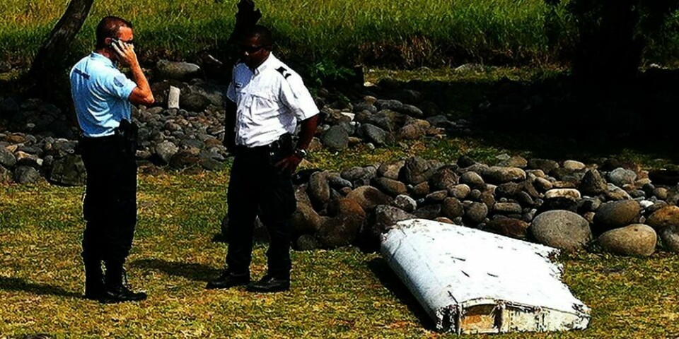 FUNNET:  Nå undersøkes delen fra et fly som er funnet på øya Reunion i Indiahavet.